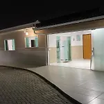 Casa Com Piscina Em Bc