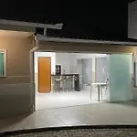 Casa Com Piscina Em Bc