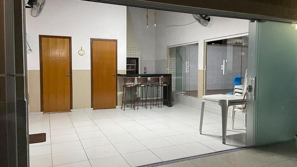 Casa Com Piscina Em Bc