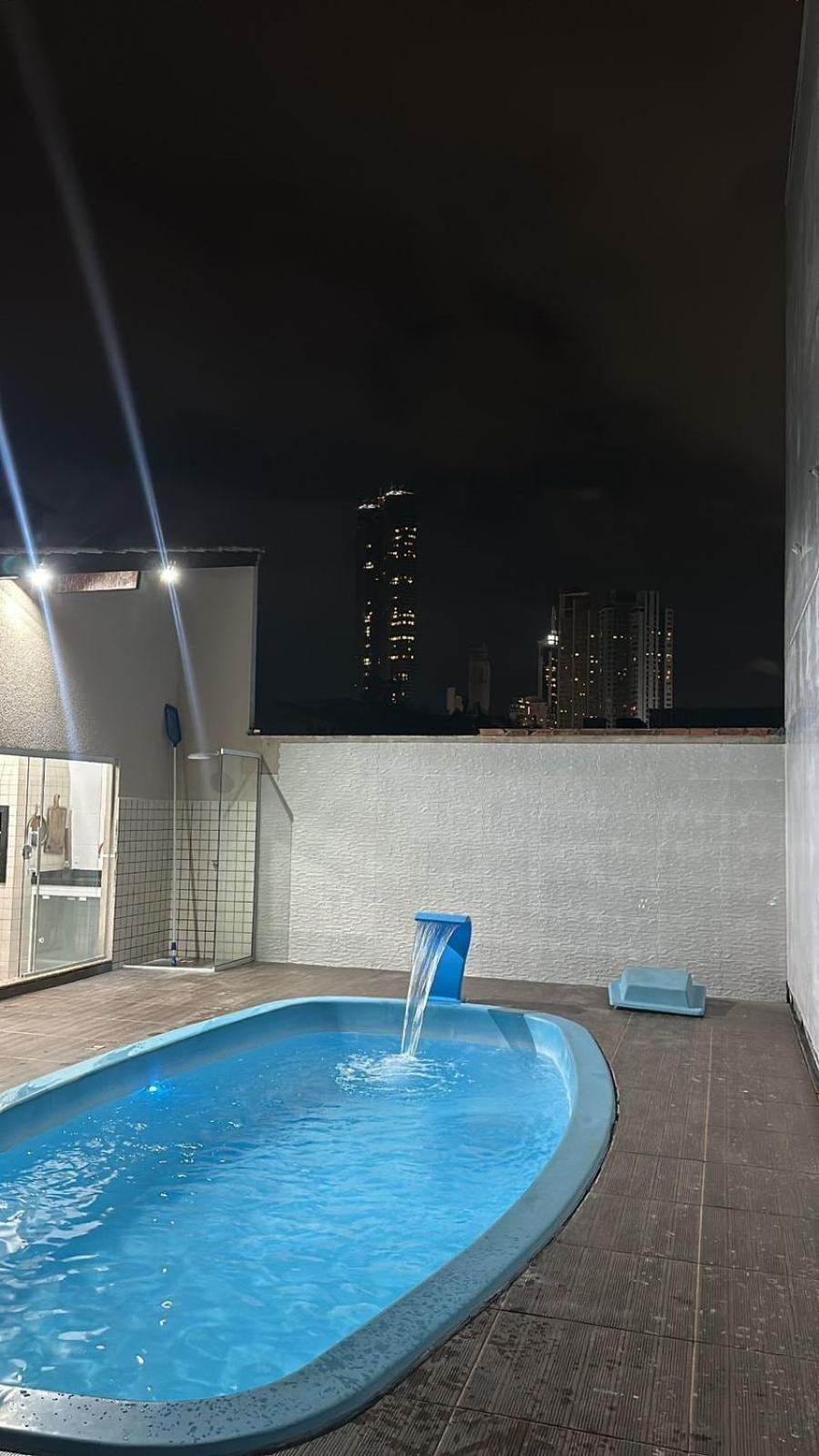 Casa Com Piscina Em Bc