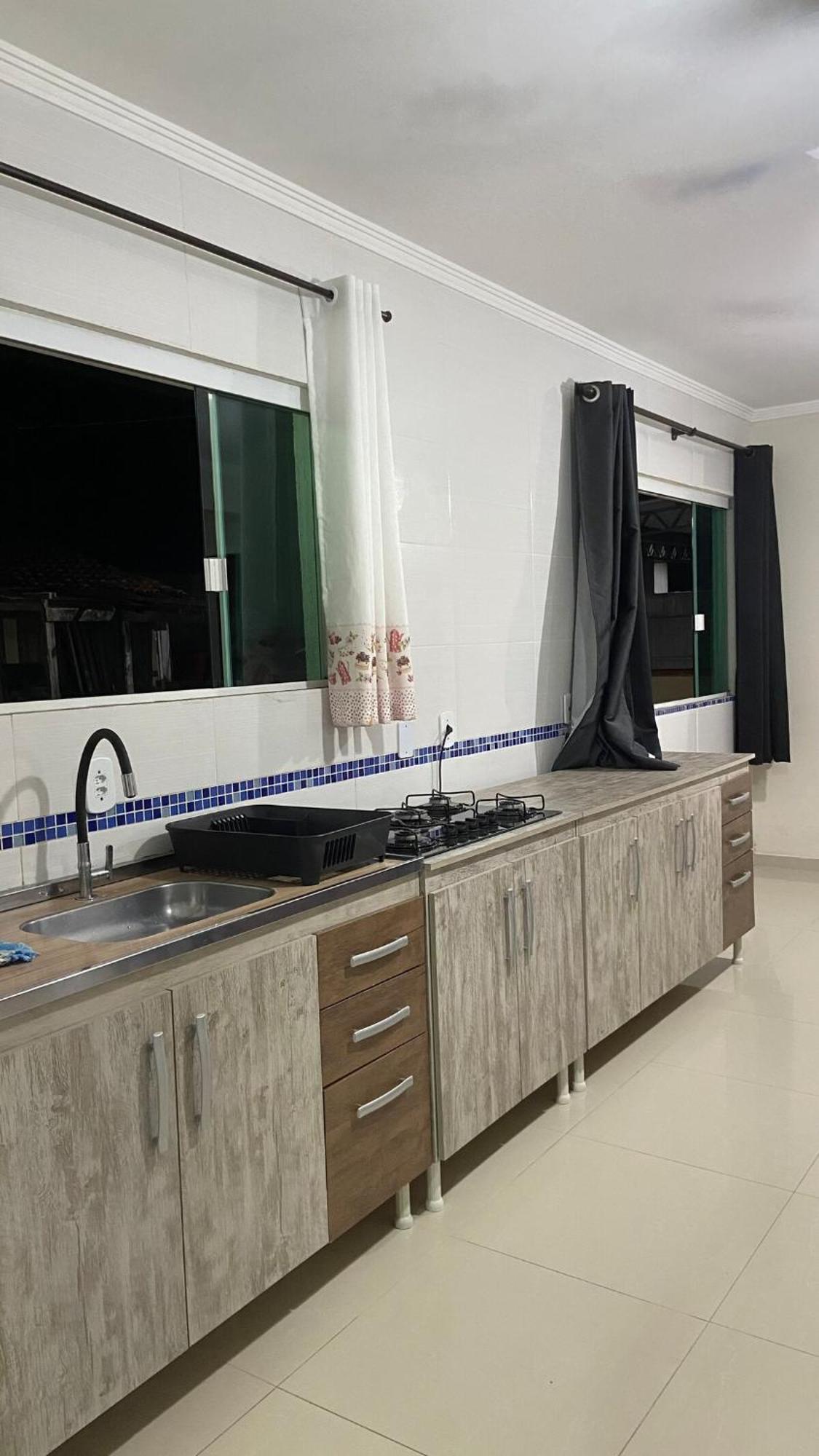 Casa Com Piscina Em Bc *